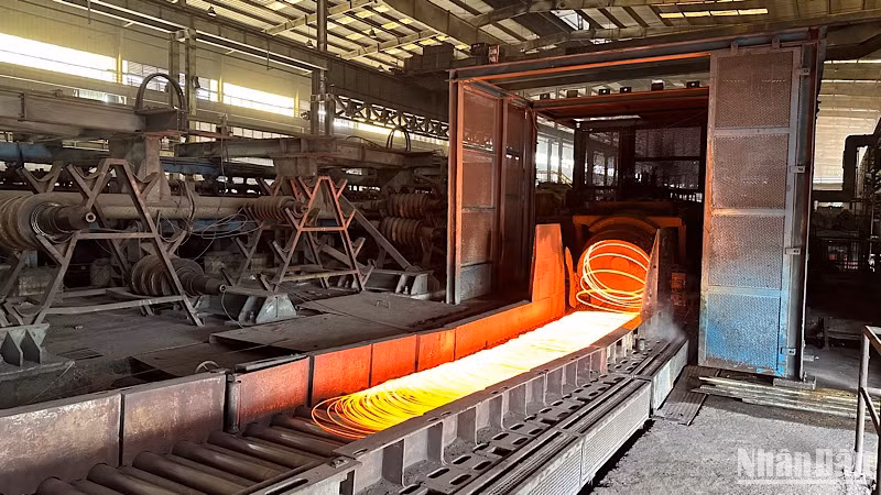 Dây chuyền sản xuất thép tại Nhà máy cán thép Thái Nguyên (Công ty cổ phần gang thép Thái Nguyên).