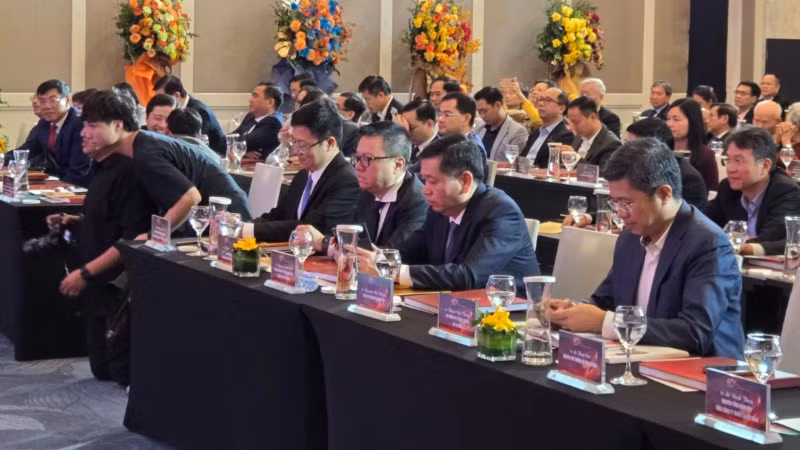Các đại biểu dự buổi lễ