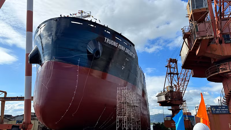 Hạ thuỷ thành công tàu chở hàng rời Trường Minh Dream 05 trọng tải 45.000 DWT.