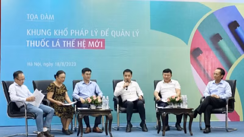 Các đại biểu tham dự Tọa đàm "Khung khổ pháp lý để quản lý thuốc lá thế hệ mới".