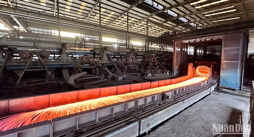 Dây chuyền sản xuất thép cuộn tại Nhà máy cán thép Thái Nguyên thuộc Công ty cổ phần Gang thép Thái Nguyên (TISCO).