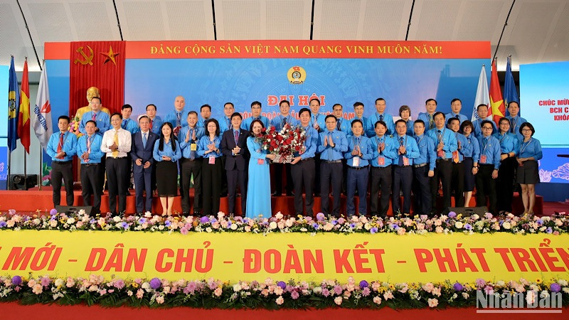 Đại hội đã bầu 33 đồng chí tham gia Ban Chấp hành khóa VII, nhiệm kỳ 2023-2028 Công đoàn Dầu khí Việt Nam.