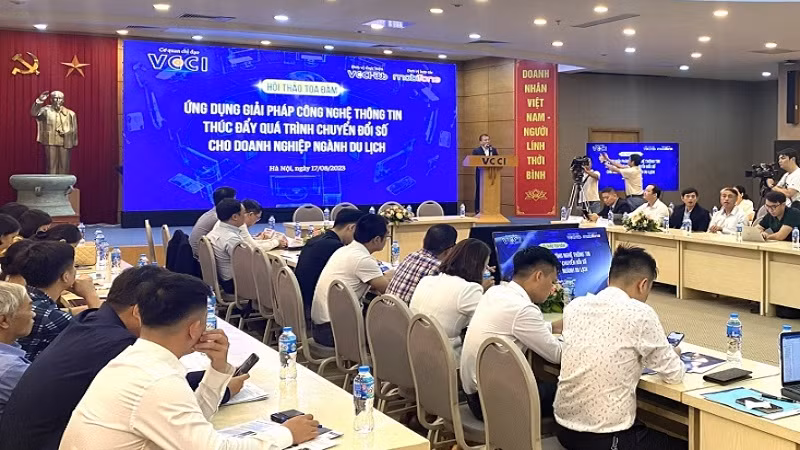 Quang cảnh Tọa đàm "Ứng dụng giải pháp công nghệ thông tin thúc đẩy quá trình chuyển đổi số cho doanh nghiệp ngành du lịch".