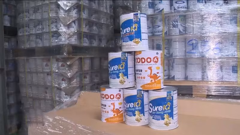 Hình ảnh các sản phẩm sữa vi phạm bị lực lượng chức năng thu giữ mới đây.
