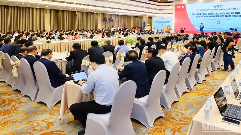 Toàn cảnh Hội nghị toàn quốc các Hiệp hội doanh nghiệp và giới doanh nhân VIệt Nam