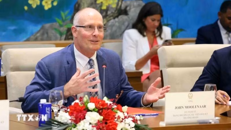 Ông John Moolenaar, Hạ nghị sĩ bang Michigan, Hạ viện Hoa Kỳ. (Ảnh: Phạm Kiên/TTXVN)