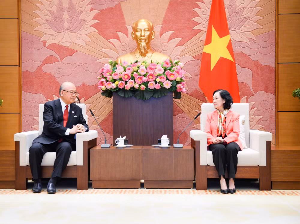 Trưởng Ban Tổ chức Trung ương, Chủ tịch Nhóm Nghị sĩ hữu nghị Việt Nam-Nhật Bản Trương Thị Mai chúc mừng thành công Lễ hội Việt-Nhật lần thứ 8 vừa diễn ra tại TP Hồ Chí Minh. (Ảnh: quochoi.vn)