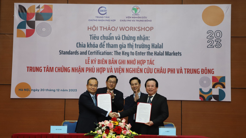 Lễ ký Biên bản ghi nhớ hợp tác giữa Trung tâm Chứng nhận Phù hợp (QUACERT) và Viện nghiên cứu châu Phi và Trung Đông.