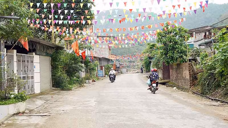 Tuyến đường sạch đẹp tại khu dân cư thôn Nà Nàng, xã Nông Thượng, thành phố Bắc Kạn. (Ảnh HƯƠNG DỊU)