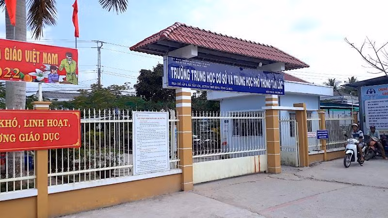 Trường THCS-THPT Tân Lộc xã hội hóa nhiều khoản thu không đúng, tổng số tiền hơn 1,1 tỷ đồng.