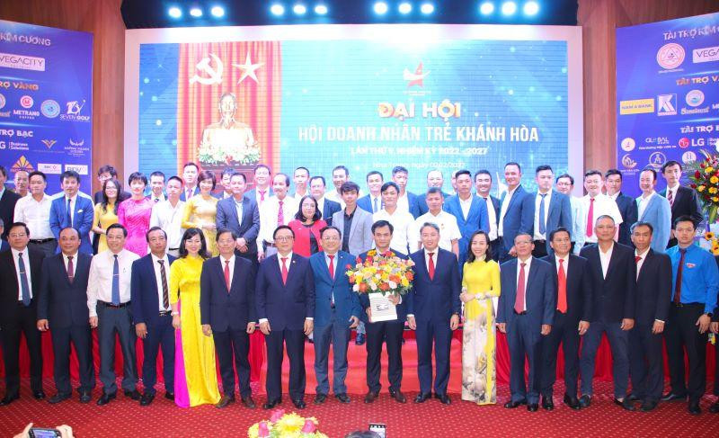 Ra mắt Ban chấp hành Hội Doanh nhân trẻ Khánh Hòa nhiệm kỳ 2022-2027. (Ảnh: ĐÌNH LÂM) 