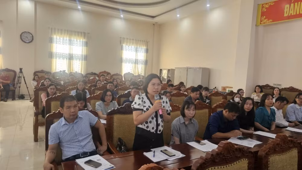 Đại diện doanh nghiệp đặt câu hỏi.