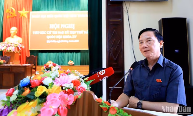 Phó Chủ tịch Quốc hội Nguyễn Khắc Định phân tích, làm rõ những ý kiến, kiến nghị của cử tri tỉnh Thái Bình.