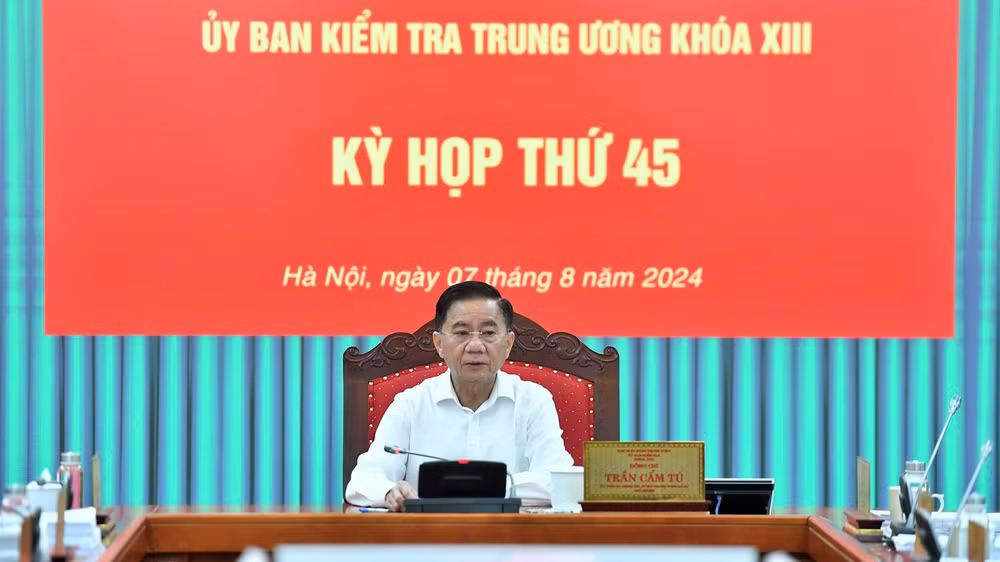 Đồng chí Trần Cẩm Tú, Ủy viên Bộ Chính trị, Bí thư Trung ương Đảng, Chủ nhiệm Ủy ban Kiểm tra Trung ương chủ trì Kỳ họp thứ 45 của Ủy ban Kiểm tra Trung ương Đảng. (Ảnh: ĐĂNG KHOA)