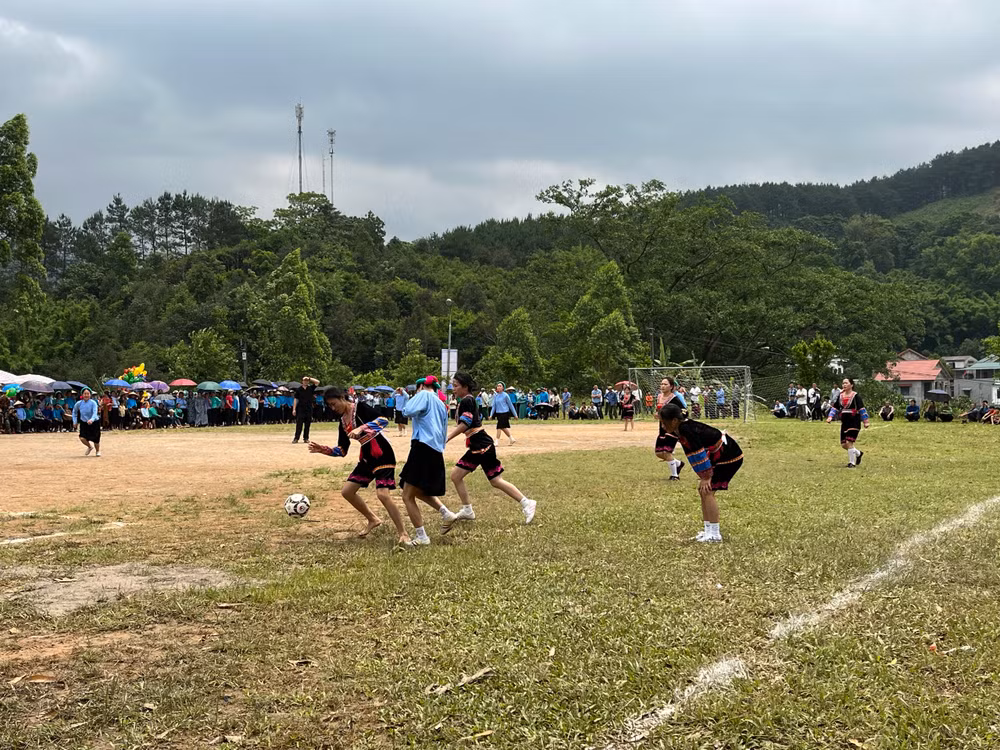 Giao lưu cùng đội bạn đến từ Móng Cái (Quảng Ninh).