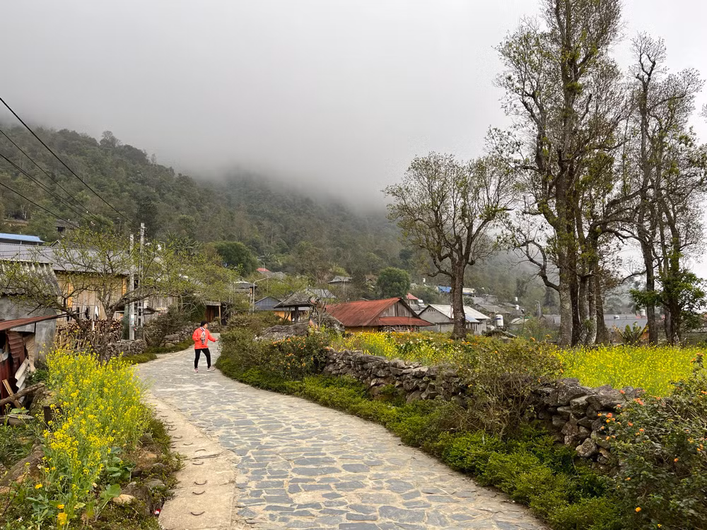 Sắc xuân mới trên bản làng.