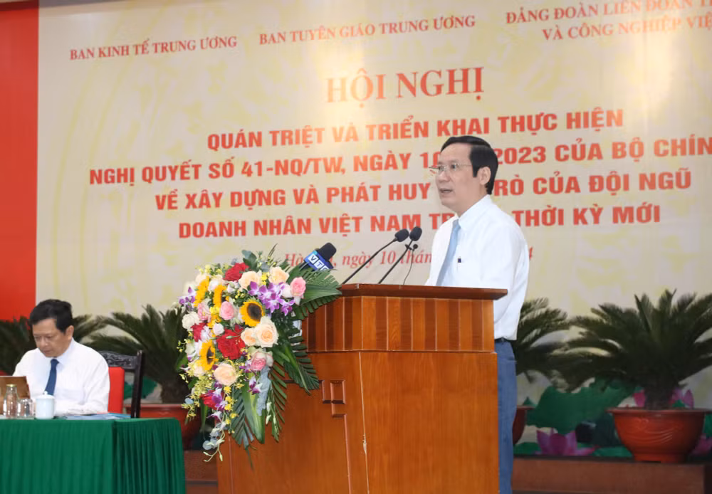 Bí thư Đảng đoàn, Chủ tịch VCCI Phạm Tấn Công báo cáo Chương trình hành động của Đảng đoàn VCCI.