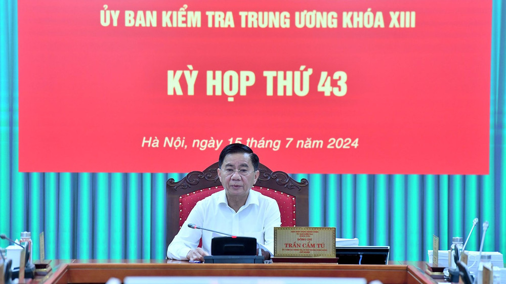 Đồng chí Trần Cẩm Tú, Ủy viên Bộ Chính trị, Bí thư Trung ương Đảng, Chủ nhiệm Ủy ban Kiểm tra Trung ương chủ trì Kỳ họp thứ 43. 
