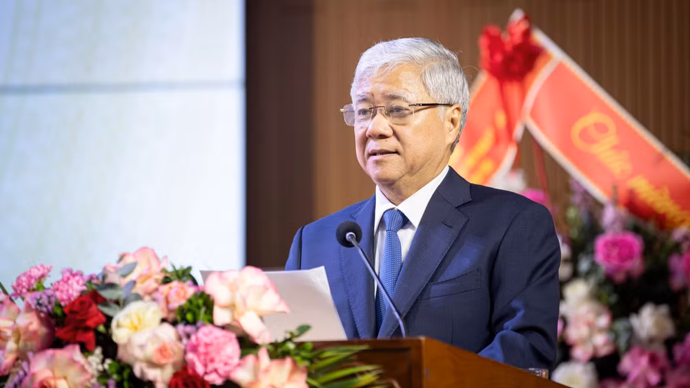 Đồng chí Đỗ Văn Chiến phát biểu tại buổi lễ tri ân các thầy, cô giáo Học viện Tài chính. (Ảnh: SƠN TÙNG)