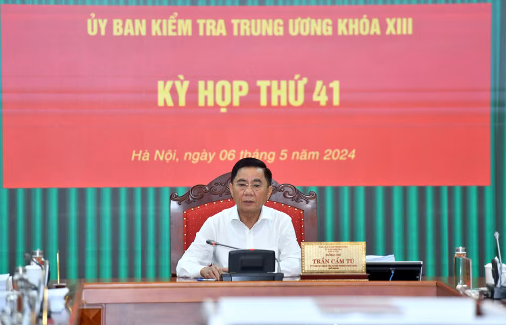 Đồng chí Trần Cẩm Tú, Ủy viên Bộ Chính trị, Bí thư Trung ương Đảng, Chủ nhiệm Ủy ban Kiểm tra Trung ương chủ trì Kỳ họp thứ 41 của Ủy ban. (Ảnh: ĐĂNG KHOA)