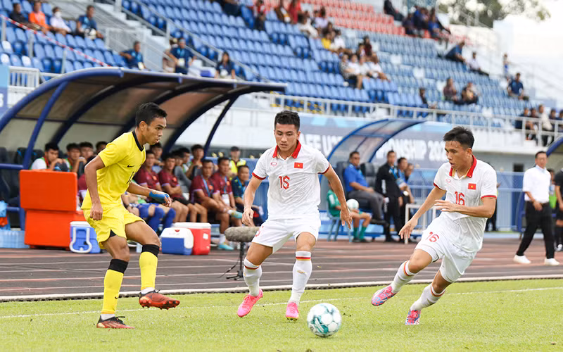 U23 Việt Nam (áo trắng) thắng thuyết phục U23 Malaysia 4-1. (Ảnh VFF)