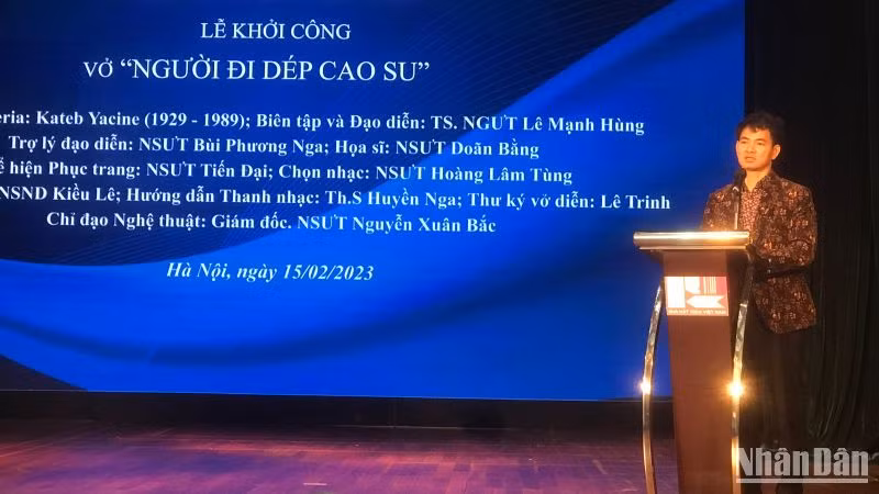 Nghệ sĩ Ưu tú Nguyễn Xuân Bắc phát biểu tại lễ khởi dựng vở diễn.