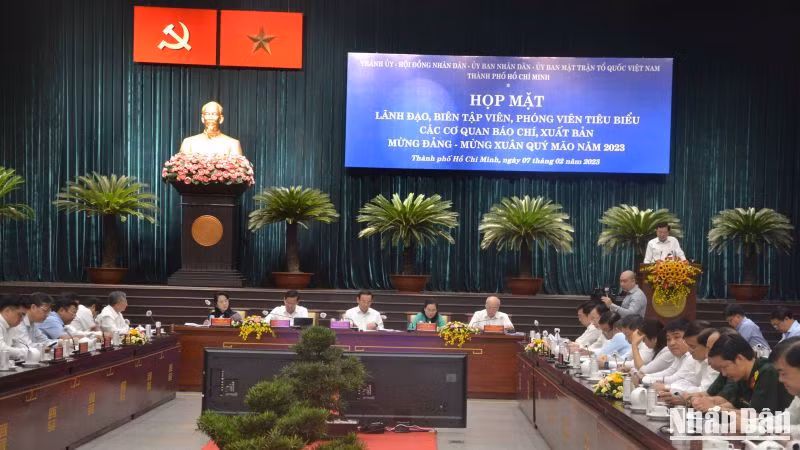 Toàn cảnh buổi họp mặt.