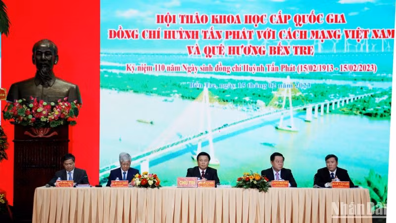 Lãnh đạo Đảng, Nhà nước chủ trì hội thảo.