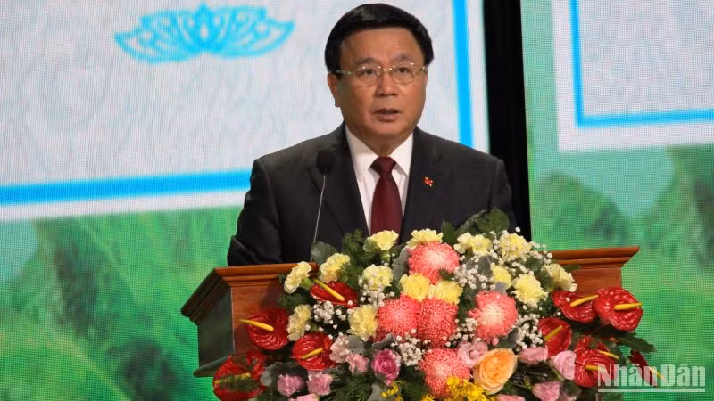 Đồng chí Nguyễn Xuân Thắng phát biểu tại hội thảo.