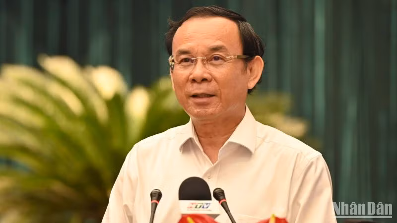 Đồng chí Nguyễn Văn Nên, Ủy viên Bộ Chính trị, Bí thư Thành ủy Thành phố Hồ Chí Minh phát biểu tại buổi họp mặt.