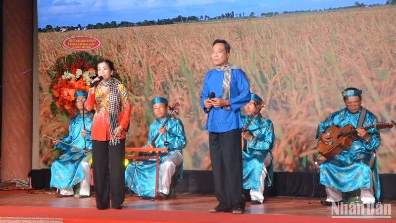 Tiết mục biểu diễn của đơn vị tỉnh Long An.