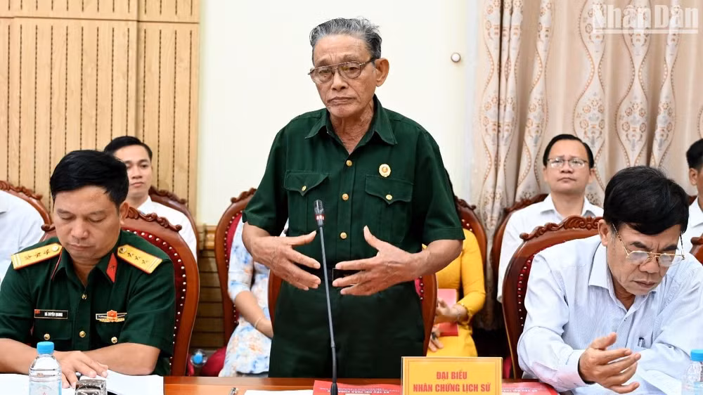 Các nhân chứng lịch sử phát biểu tại hội thảo.