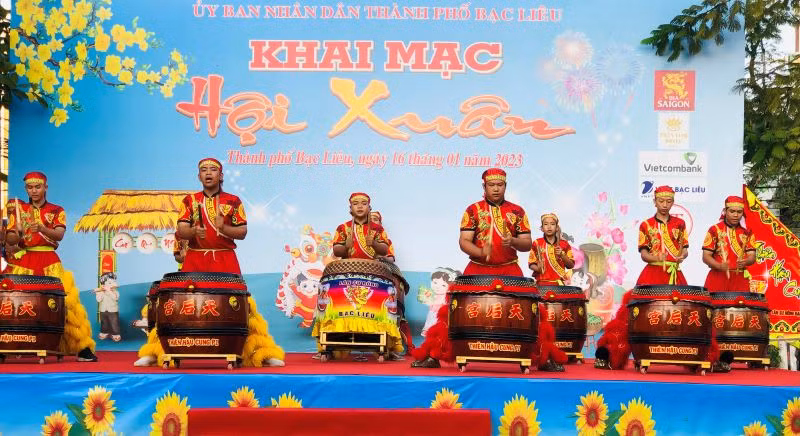 Rộn ràng khai mạc “Chợ quê ngày Tết” Xuân Quý Mão ở thành phố Bạc Liêu. (Ảnh: Trọng Duy)