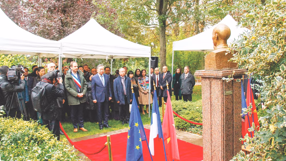 Tổng Bí thư Tô Lâm tại Không gian Hồ Chí Minh ở thành phố Montreuil.