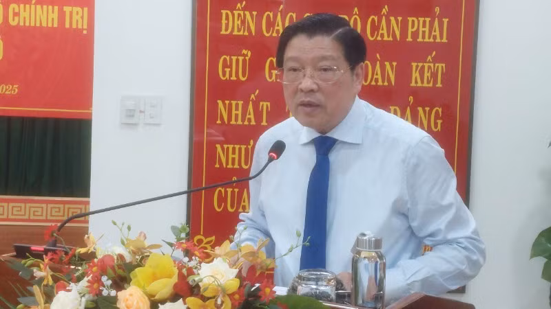 Đồng chí Phan Đình Trạc phát biểu giao nhiệm vụ.