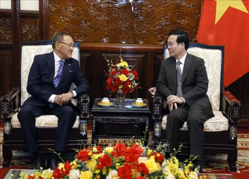 Chủ tịch nước Võ Văn Thưởng tiếp Đại sứ Đặc mệnh toàn quyền Cộng hoà Kazakhstan Yerlan Baizhanov. (Ảnh: Thống Nhất/ TTXVN)