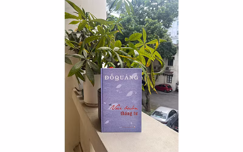 Tập thơ Vui buồn tháng tư