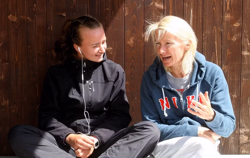 Sự thân thiết của Krejcikova và huấn luyện viên Novotna. (Ảnh: Getty)