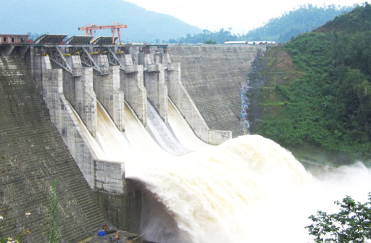 Từ 14 giờ 30 phút chiều nay (11/11), Công ty cổ phần Thủy điện Đak Mi bắt đầu vận hành hạ dần mực nước hồ chứa thủy điện Đak Mi 4 để đón lũ.