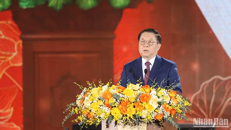 Đồng chí Nguyễn Trọng Nghĩa, Ủy viên Bộ Chính trị, Bí thư Trung ương Đảng, Trưởng Ban Tuyên giáo và Dân vận Trung ương phát biểu tại buổi lễ