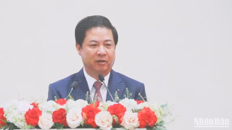 Bí thư Tỉnh ủy Lương Nguyễn Minh Triết phát biểu tại lễ ra quân đầu năm.