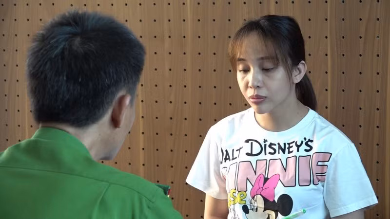 Đối tượng Phan Thị Lệ Thủy tại cơ quan công an.