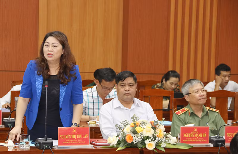 Trưởng Ban Tuyên giáo Tỉnh ủy Quảng Nam Nguyễn Thị Thu Lan nêu một số nội dung về công tác xây dựng Đảng mà Đoàn công tác quan tâm.