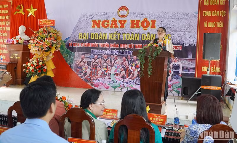Quang cảnh Ngày hội Đại đoàn kết toàn dân tộc tại khu dân cư thôn A Liêng, xã Tà Bhing, huyện Nam Giang (Quảng Nam).