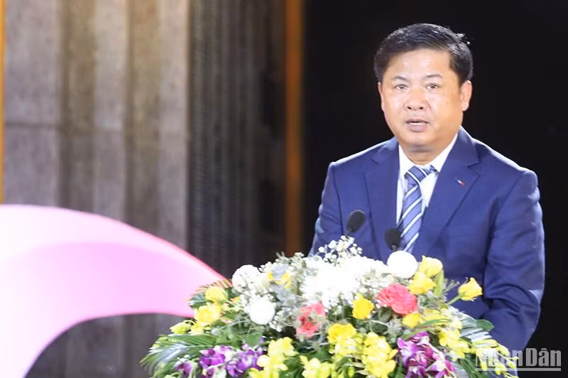 Đồng chí Lương Nguyễn Minh Triết, Ủy viên dự khuyết Trung ương Đảng, Bí thư Tỉnh ủy Quảng Nam trình bày diễn văn tại Lễ kỷ niệm 50 năm Ngày Chiến thắng Thượng Đức .