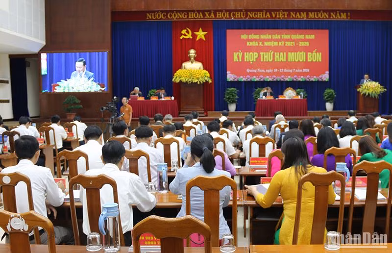 Quang cảnh kỳ họp thứ 24, Hội đồng nhân dân tỉnh Quảng Nam (khóa X).