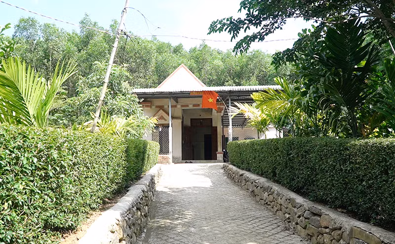 Mô hình “Vườn xanh-Nhà đẹp-Ngõ đẹp” tại thôn Linh Cang, xã Bình Phú, huyện Thăng Bình.