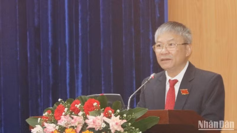 Đồng chí Nguyễn Đức Dũng, Phó Bí thư Thường trực Tỉnh ủy, Chủ tịch Hội đồng nhân dân tỉnh phát biểu khai mạc kỳ họp.