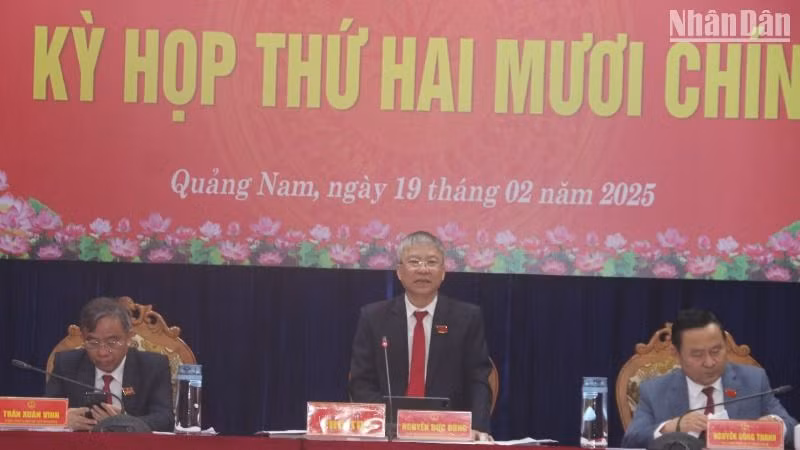 Chủ tọa kỳ họp gợi ý một số nội dung quan trọng cần trao đổi, thảo luận tại kỳ họp lần thứ 29, Hội đồng nhân dân tỉnh.