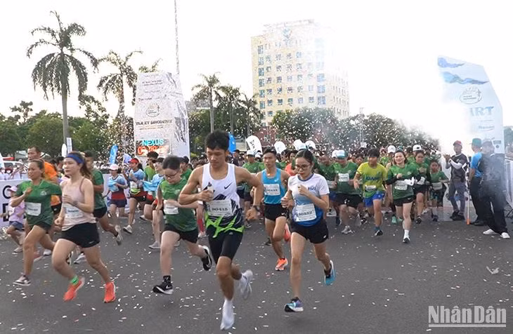 Hơn 3.000 vận động viên tham gia giải Tam Kỳ Discovery Marathon 2023.